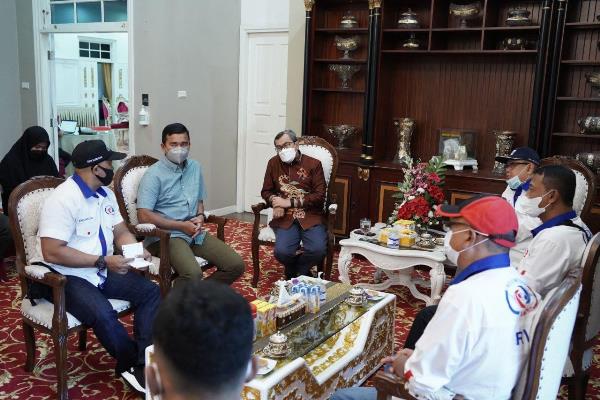 Terima Audiensi Pengurus Persambi, Gubri Syamsuar Apresiasi Prestasi Atlet Sambo Riau